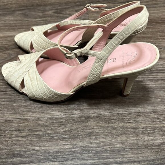 Amalfi creme colored heels / 8 - Picture 3 of 5